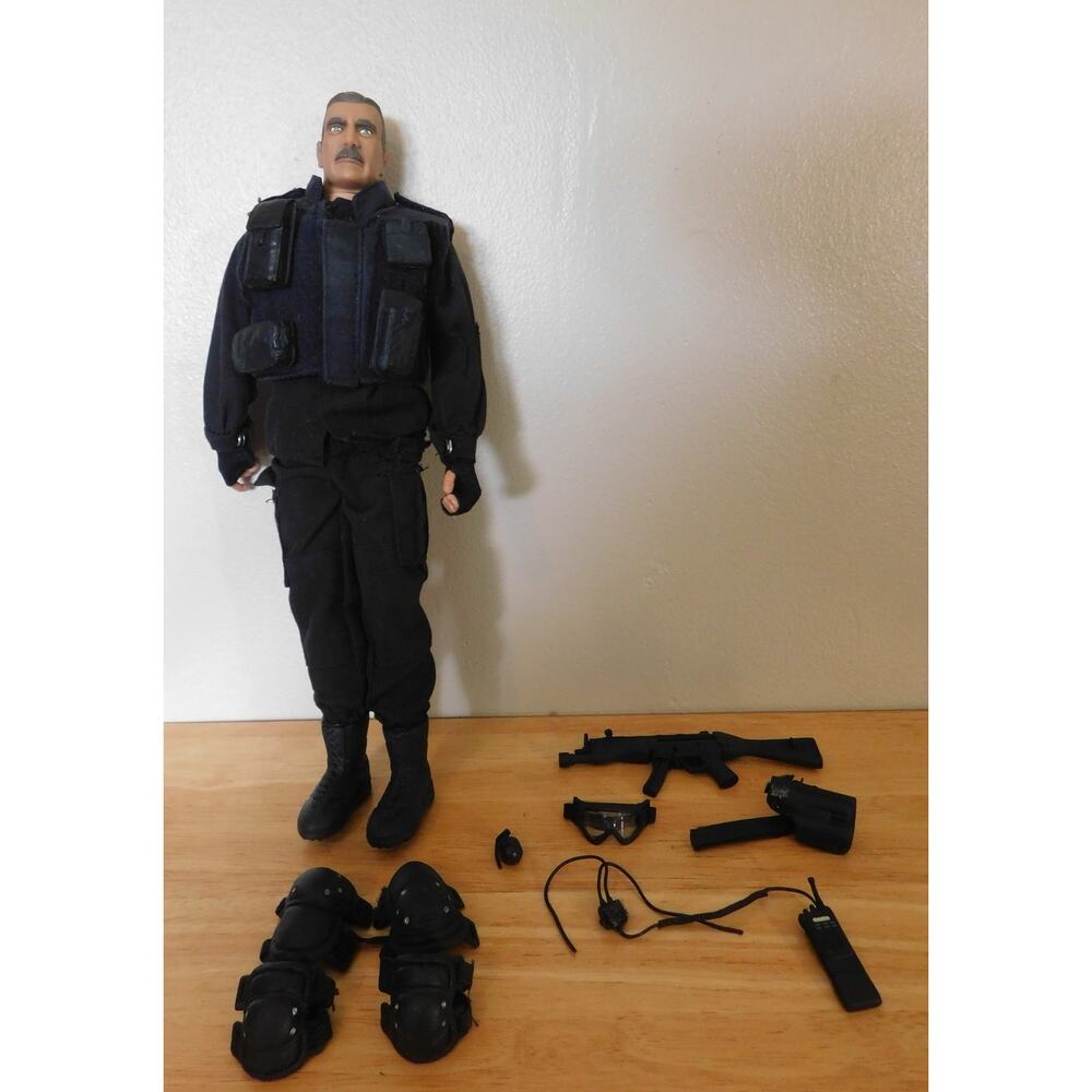 GI Joe Swat Commander 12" Policeman Figure Vintage 1998 With Accessories
